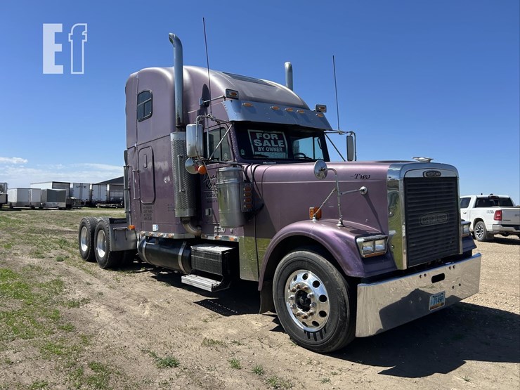 2000-freightliner-fld120-image-3