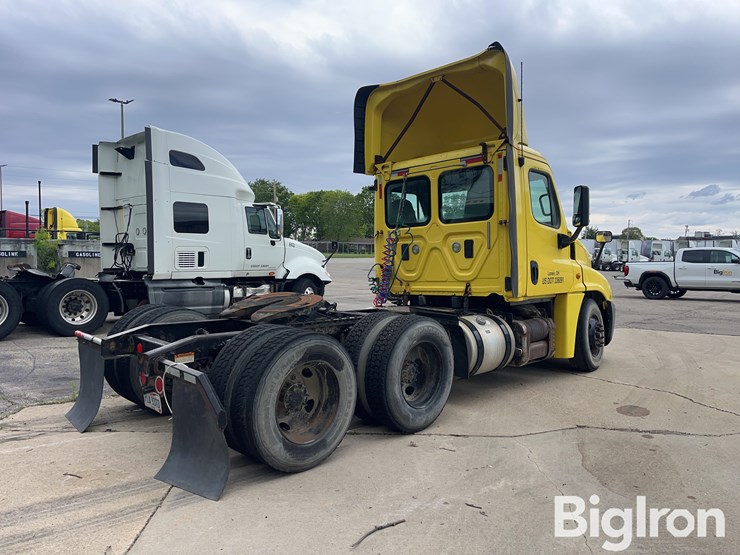 2016-freightliner-cascadia-125-image-5