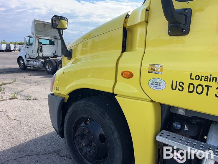 2016-freightliner-cascadia-125-image-10