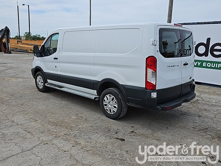 2015-ford-transit-image-3