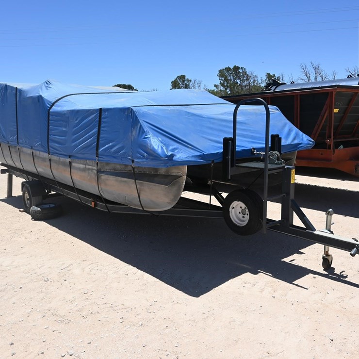 1992 DECK BOAT 5431