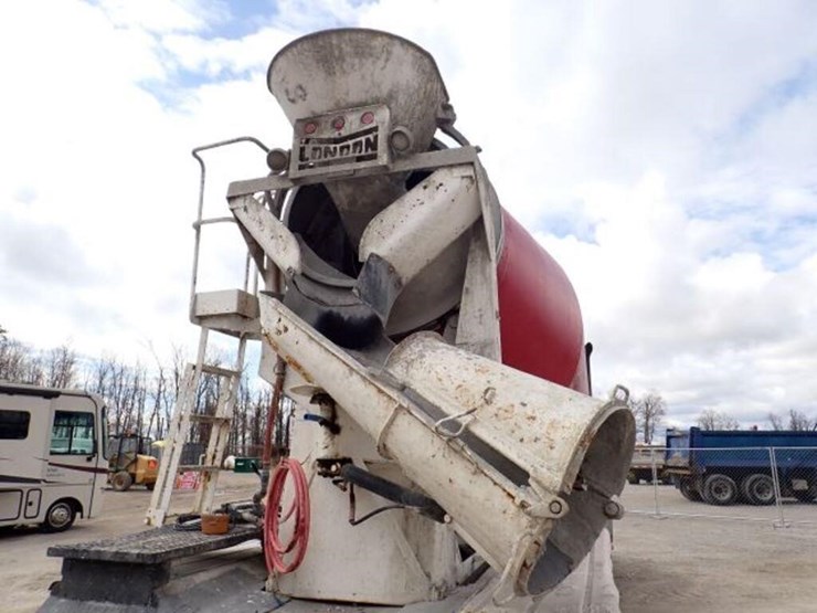 1999-mack-rb690s-image-55