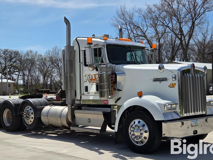 2007-kenworth-w900-image-3