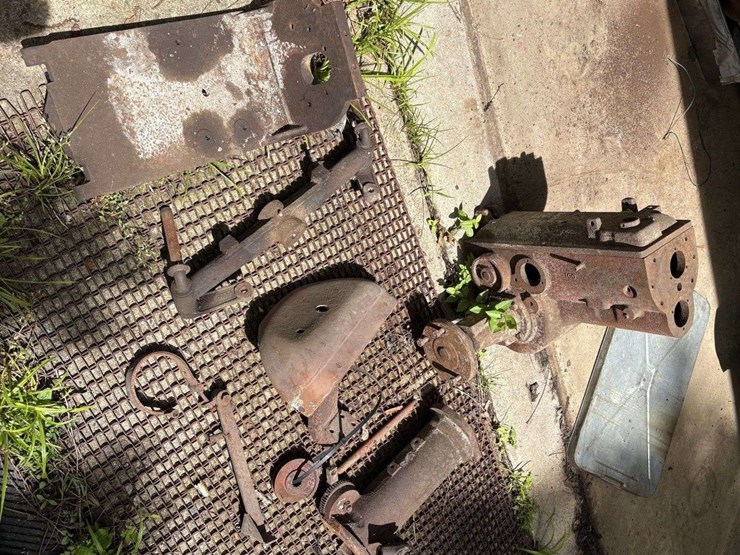 amigo-77-parts-tractor-image-7