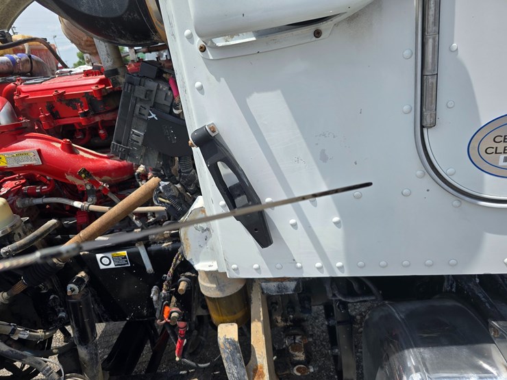 2014-peterbilt-365-image-56