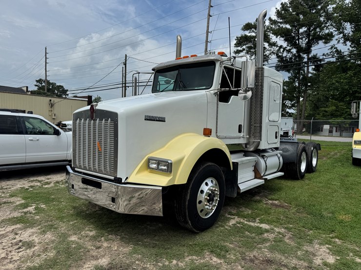 2012-kenworth-t800-image-1