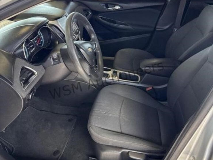 2017-chevrolet-cruze-ls-sdn-image-23