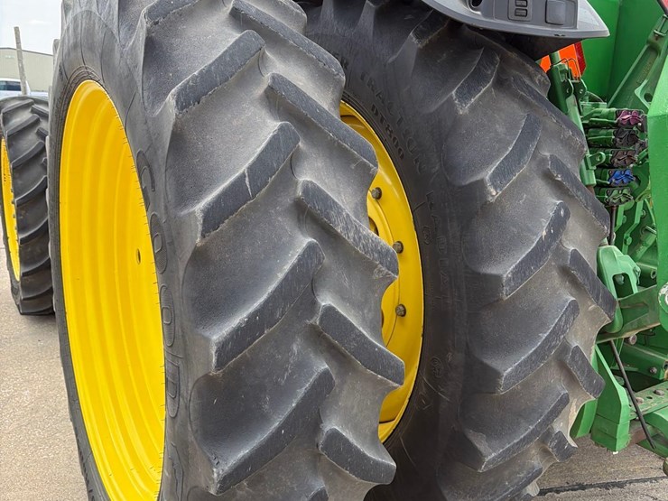 2012-john-deere-8310r-image-30