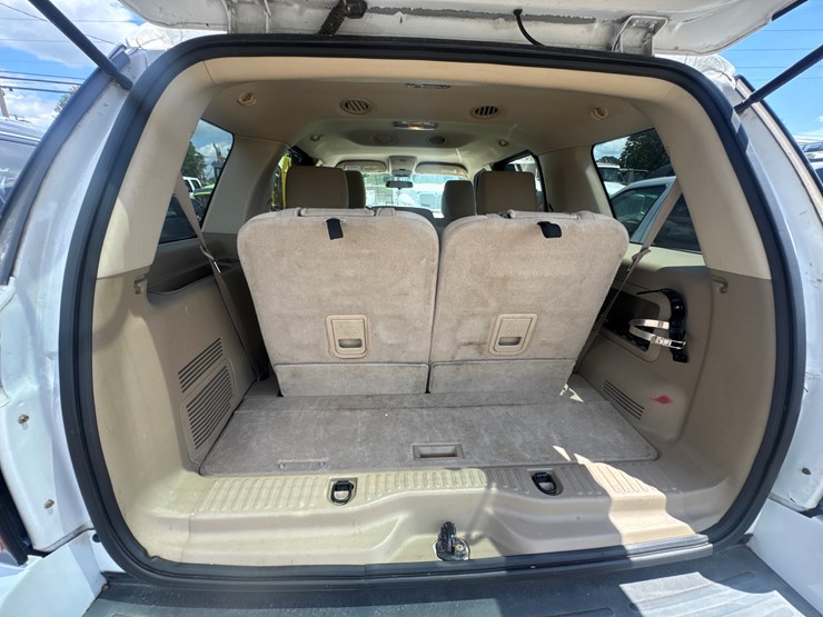 2010-ford-explorer-xlt-image-8