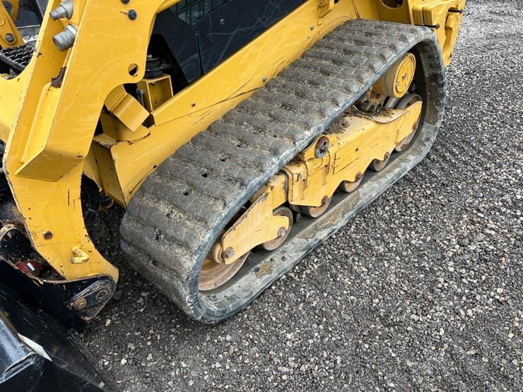 2021-caterpillar-259d3-image-13