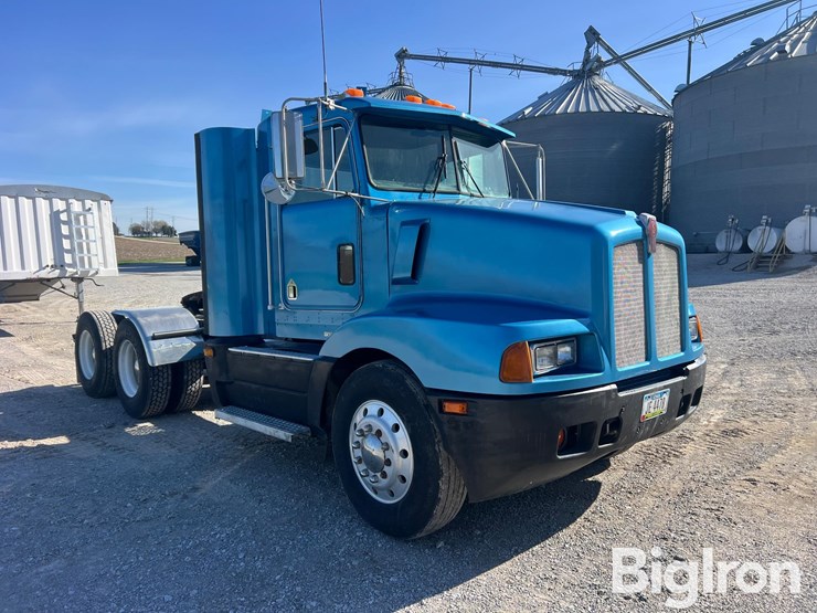 1990-kenworth-t400-image-3