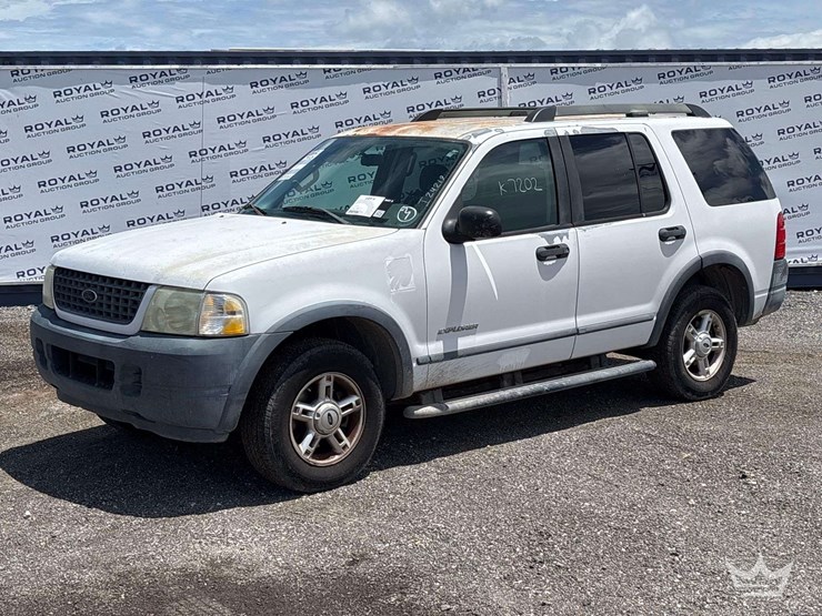 2005-ford-explorer-image-1
