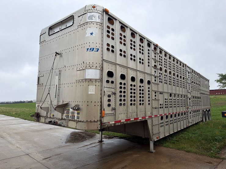 2001-wilson-livestock-trailer-image-1