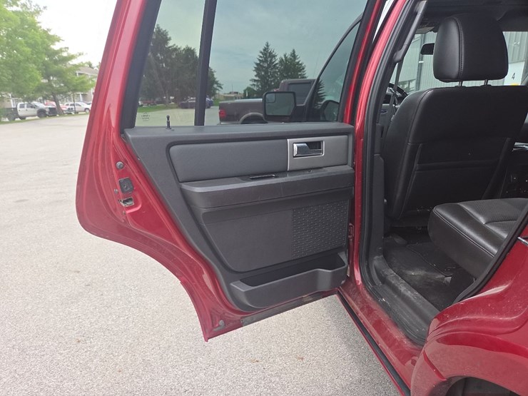 2013-ford-expedition-limited-suv-image-27