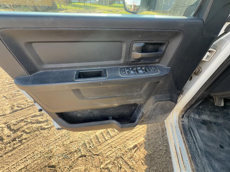 2017-dodge-3500-image-13