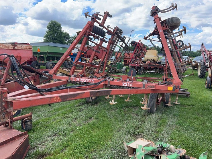 hesston-2210-image-1