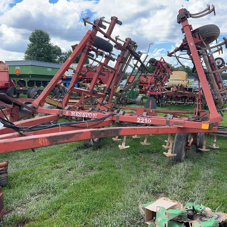 HESSTON 2210