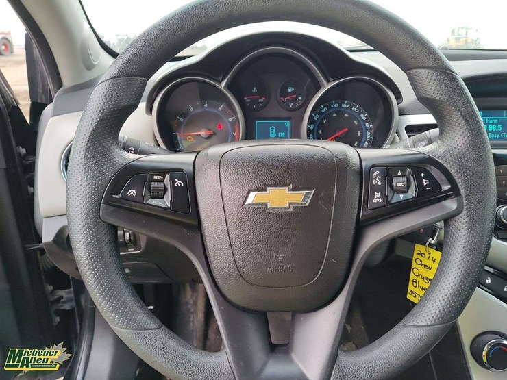 2014-chevrolet-cruze-2ls-4dr-sedan-image-19