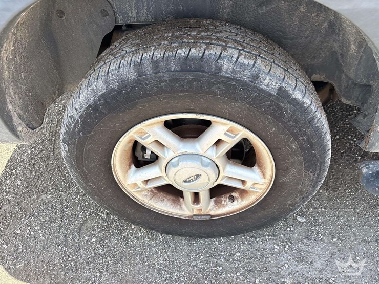 2005-ford-explorer-image-24