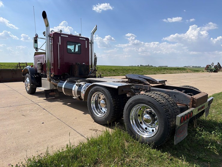 1981-peterbilt-359-image-5