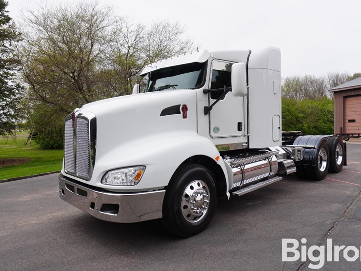 2015-kenworth-t660-image-1
