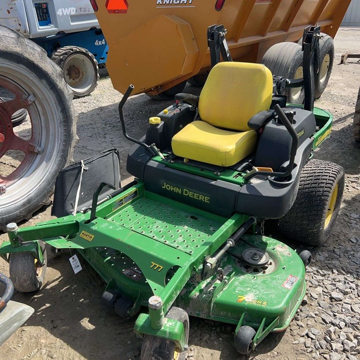 JOHN DEERE 777