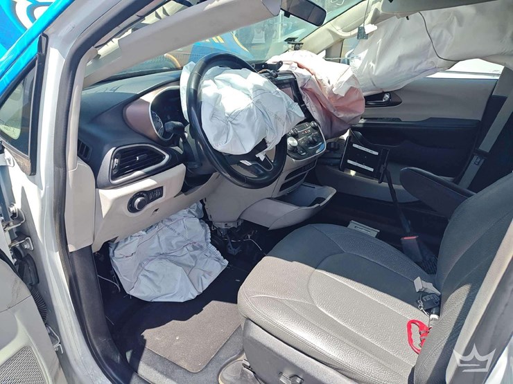 2022-chrysler-voyager-image-36