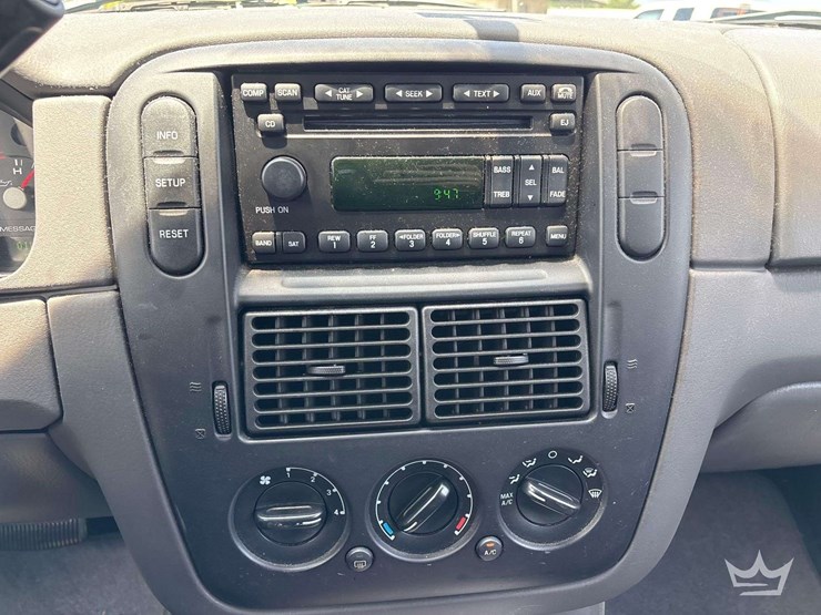 2005-ford-explorer-image-15