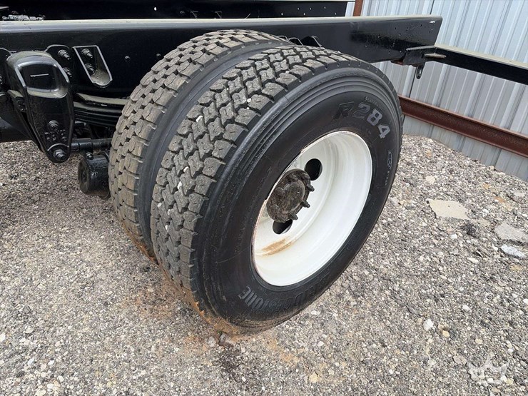 2011-kenworth-t300-image-18