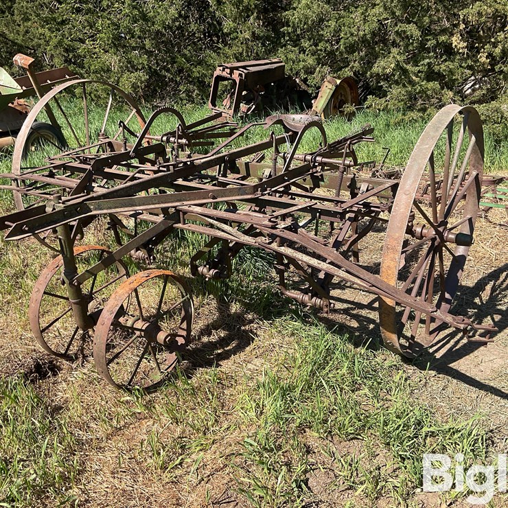 JOHN DEERE 2