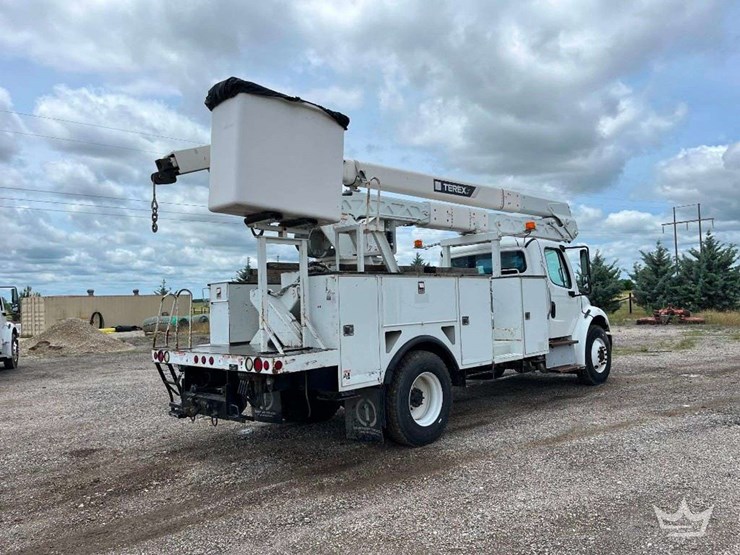 2015-freightliner-m2-106-image-5