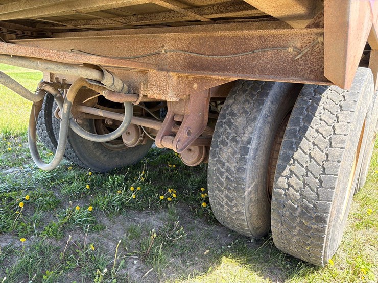 1976-bobc-30ft-live-bottom-semi-silage-trailer-image-42