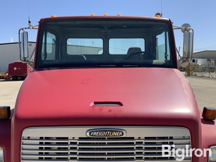 2000-freightliner-fl80-image-11