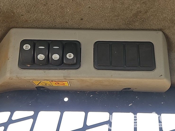 2018-caterpillar-249d-image-23