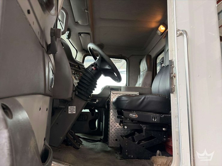 2014-kenworth-t370-image-9