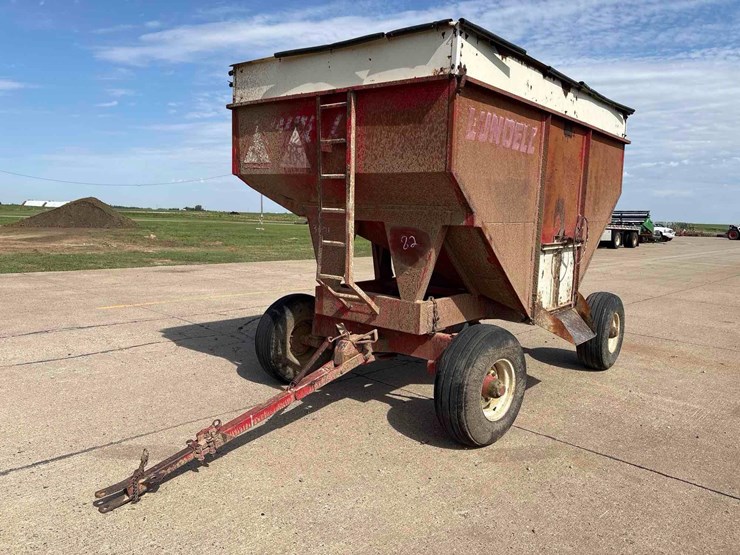 lundell-350-bushel-gravity-wagon-image-1