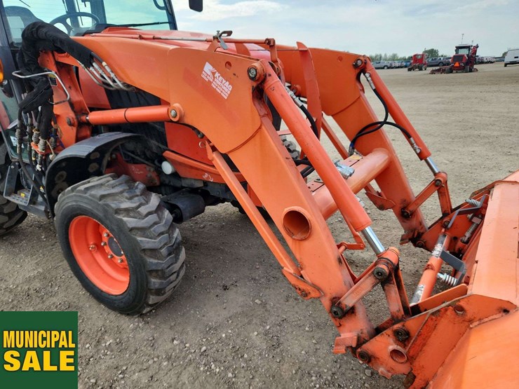 2015-kubota-l4760-image-16