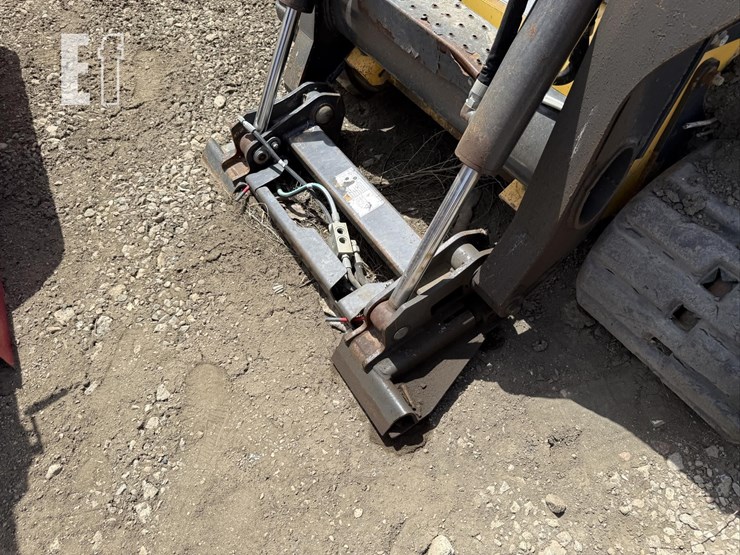 new-holland-c232-image-10