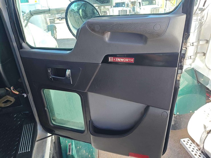 2012-kenworth-t800-image-22