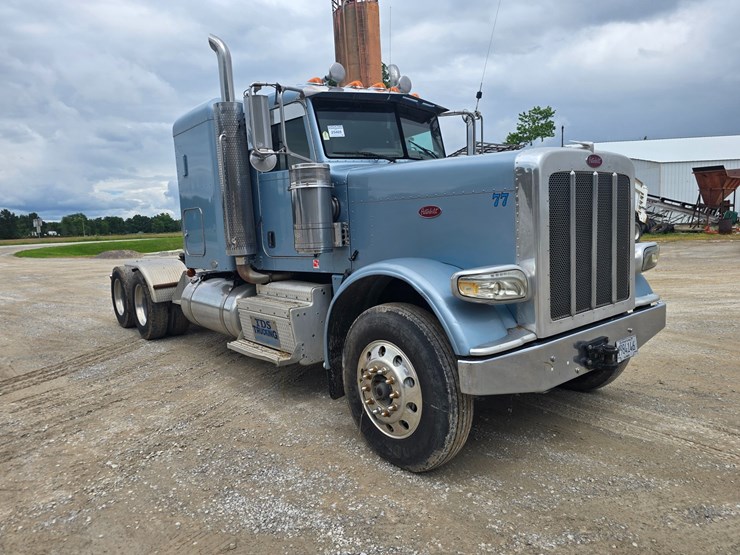 2011-peterbilt-388-image-34