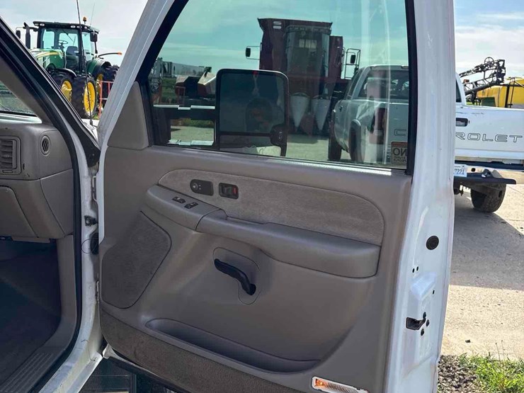 2002-gmc-2500-image-30