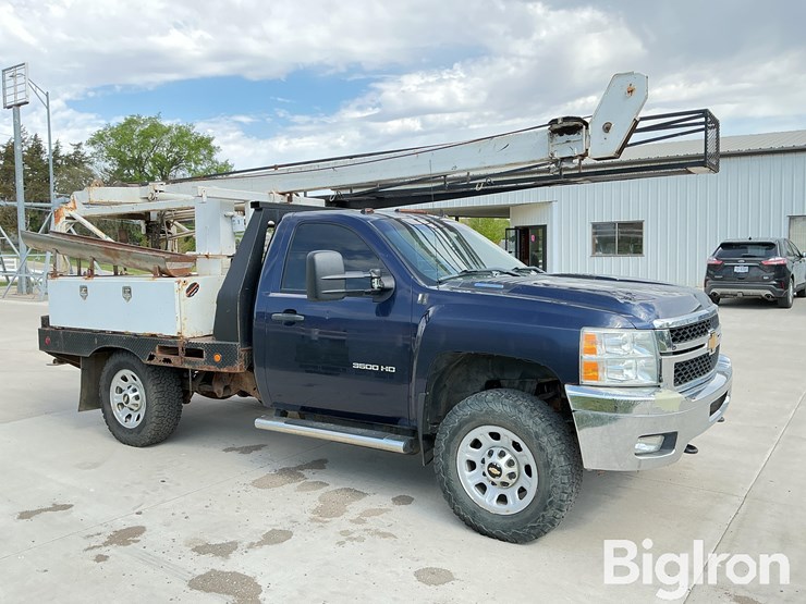 2012-chevrolet-3500hd-image-3