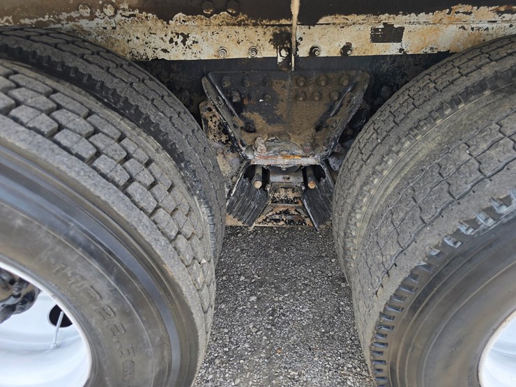 2014-peterbilt-365-image-122