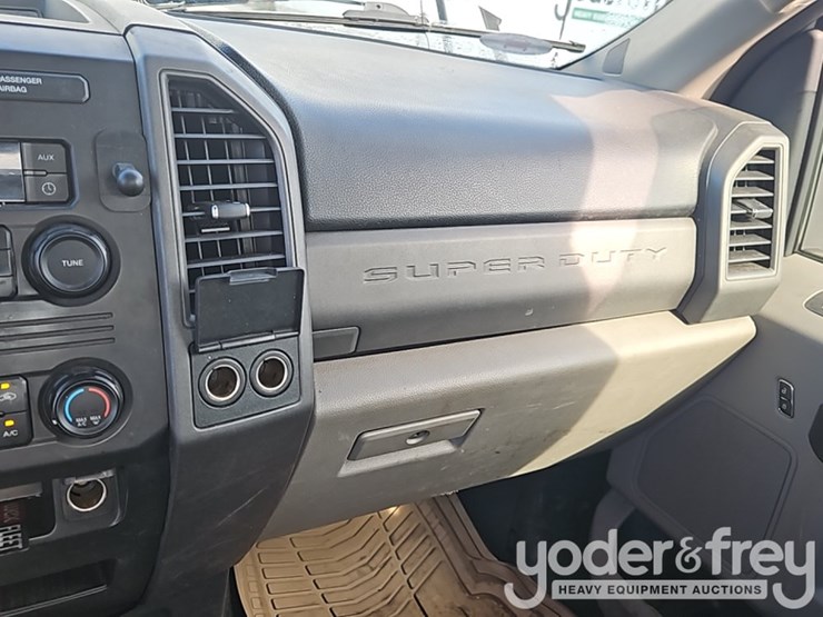 ford-f350-xl-image-19