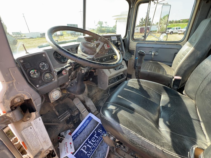2001-mack-rd690s-image-29
