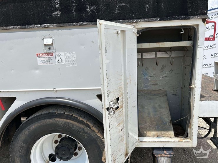 2011-ford-f750-image-25