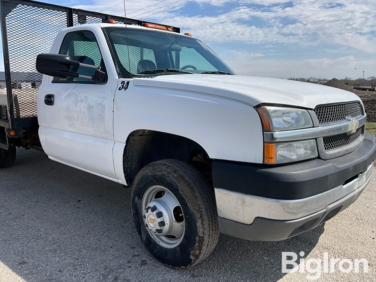 2004-chevrolet-silverado-3500-image-10