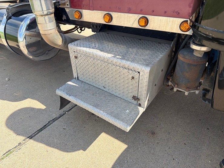 1981-peterbilt-359-image-13