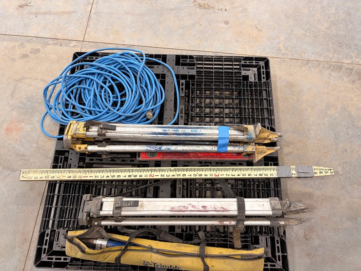assortment-of-laser-level-stands-image-1