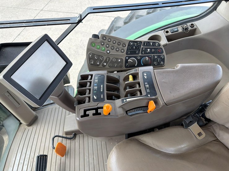 2012-john-deere-8310r-image-50